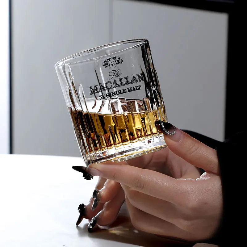 Copo Macallan: Uma Sinfonia de Luz e Sabor em Cada Gota