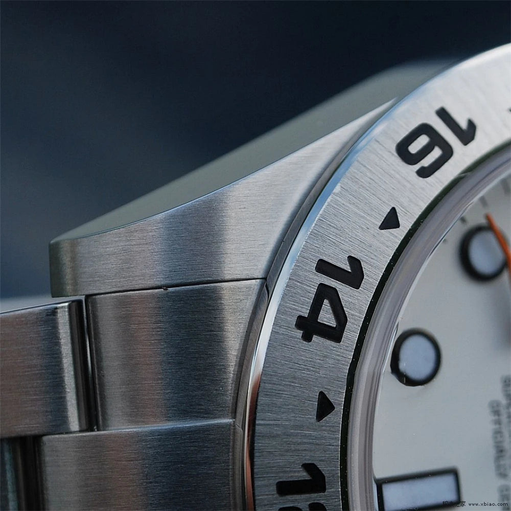 Descubra o Horizonte: Um relógio automático GMT para o homem moderno - Corletaria